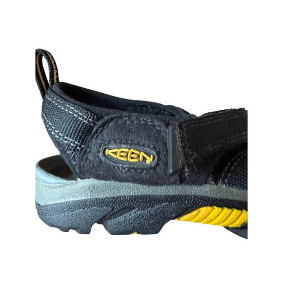 Keen Commuter Mens Sandals 9 Black Yellow Bungee Tie Hiking Shoes Toe Protection - Picture 8 of 9